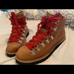 Danner mountain light cascade boot size 8